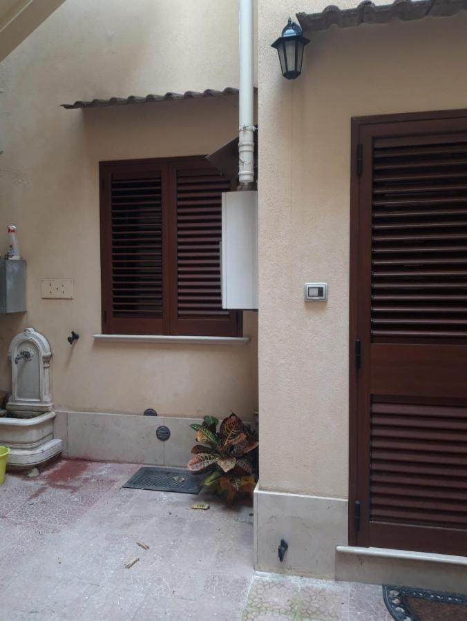 Casa Ale Bed & Breakfast บรินดิซิ ภายนอก รูปภาพ